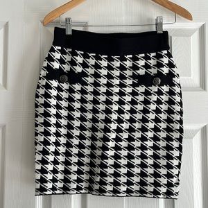 Cyrus Houndstooth Sweater Skirt NWT